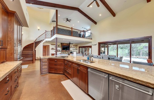 Driftwood House | Stunning Dripping Springs Escape | Private Pool & Dogs Welcome!
