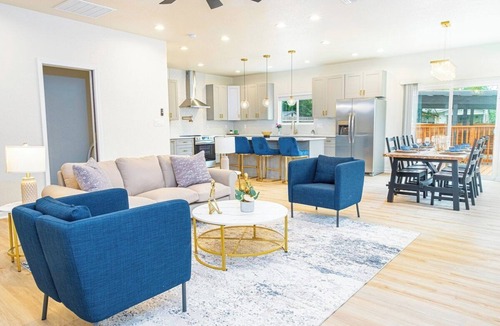 Denver Heights Cottage | Stunning Elegance 4br/2.5 BA Near Vibrant Downtown