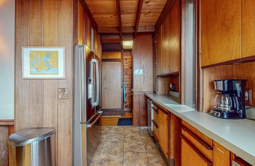 Elk House | Stunning Elk House Oceanfront, Deck & Views