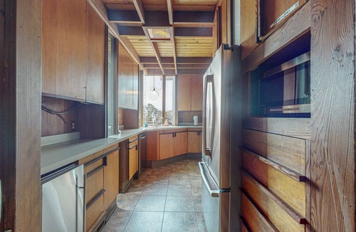 Elk House | Stunning Elk House Oceanfront, Deck & Views