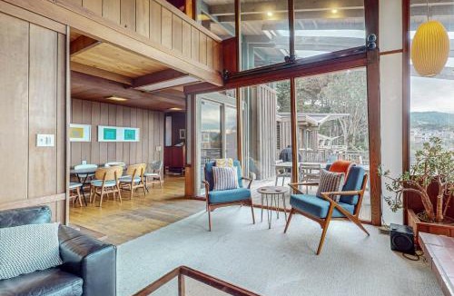 Elk House | Stunning Elk House Oceanfront Deck & Views