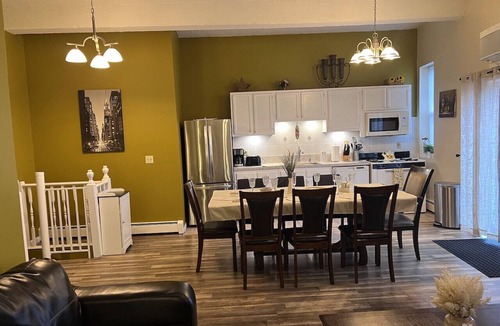 Union City Apartment | Stunning Empire State View - Apt # 4 - Sleeps 12! - 15 mins to NYC