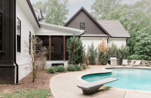 Franklin House | Stunning Estate in Leipers Fork with Pool, Hot Tub, Sauna
