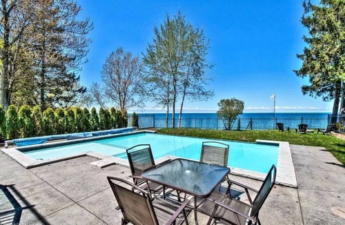 Louth Villa | Stunning estate on Lake Ontario