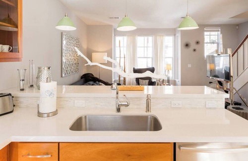 Fillmore District House | STUNNING EXECUTIVE 3 BEDROOM HOME WITH ATTACHED GARAGE