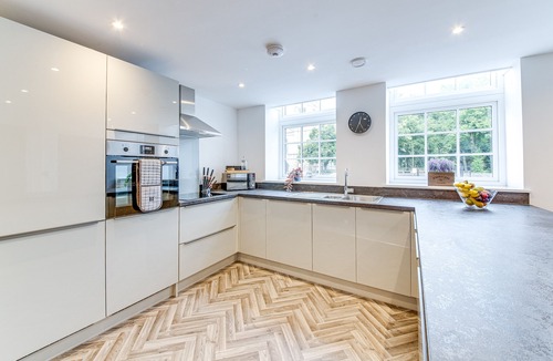 Worksop House | Stunning Executive 2 Bedroom House