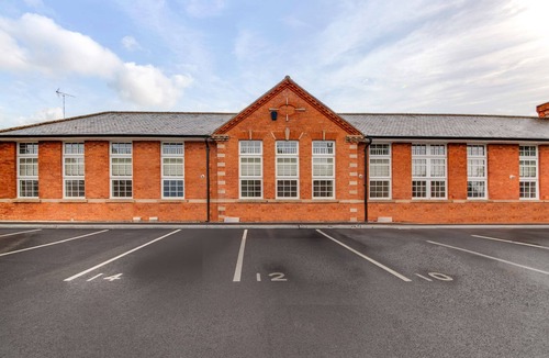 Worksop House | Stunning Executive 2 Bedroom House