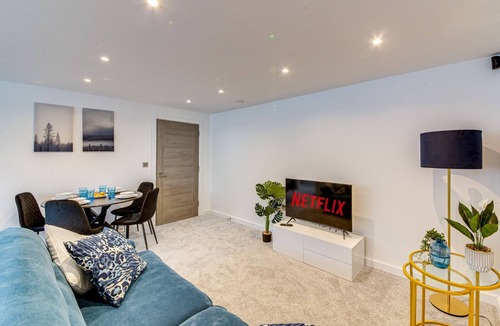 Worksop House | Stunning Executive 2 Bedroom House