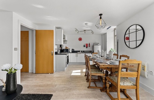 Healey Lane Apartment | Stunning Executive Apartment - Free Secure Parking