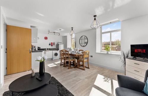 Healey Lane Apartment | Stunning Executive Apartment - Free Secure Parking