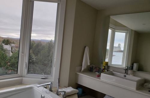 Collingwood Resort | Stunning Executive Waterfront 2-Bdrm Penthouse Suite - Luxury Collingwood Resort