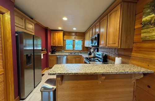 Tazewell Condo | Stunning Family Retreat overlooking Golf Course