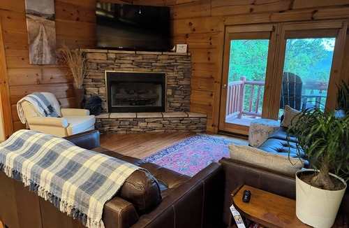 Tazewell Condo | Stunning Family Retreat overlooking Golf Course
