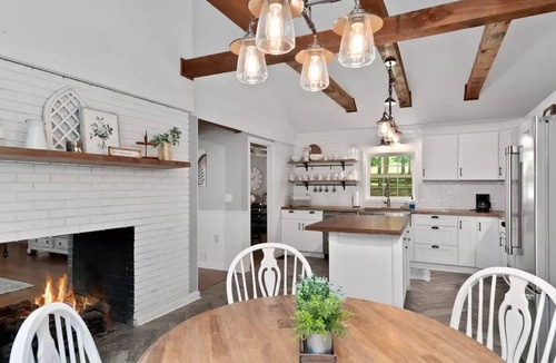 Lynn House | Stunning Farmhouse Log Cabin RIVER!