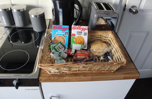 London Borough of Hounslow Apartment | Stunning first floor studio flat near Heathrow