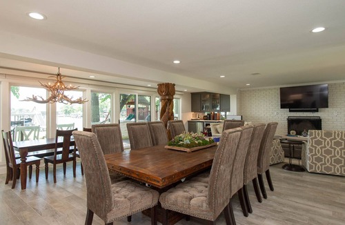 Enchanted Oaks House | Stunning Five Bedroom Escape - Great Water!