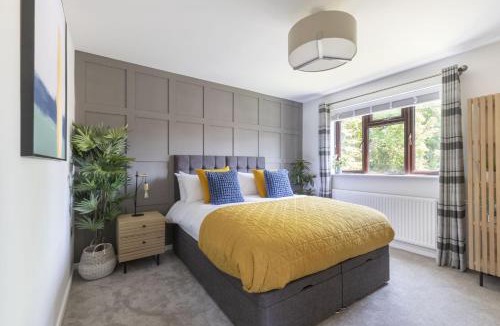 Cheltenham House | Stunning Five Bed Detached Home with Hot Tub