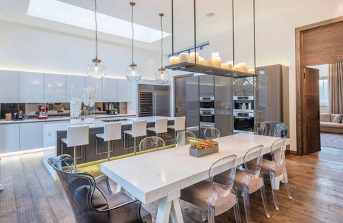 Cassiobury House | Stunning five bedroom detached house