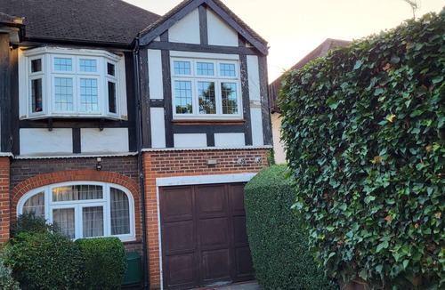 Cassiobury House | Stunning five bedroom detached house