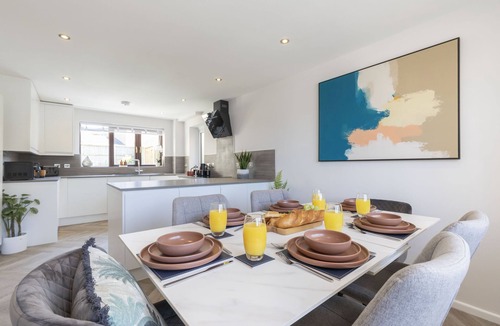 Cheltenham House | Stunning Five Bed Detached Home with Hot Tub