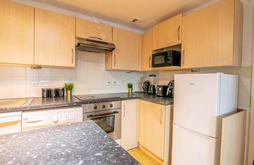 Portsmouth Apartment | Stunning Flat at Gunwarf Quays
