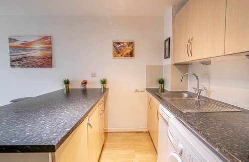 Portsmouth Apartment | Stunning Flat at Gunwarf Quays