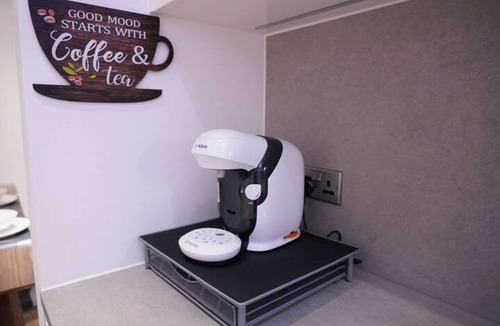 Dudden Hill Apartment | Stunning Flat swimming pool/gym