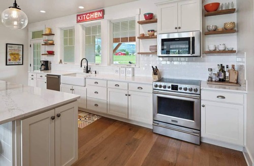 Laclede House | Stunning Flat Waterfront: Dock, Hot Tub, Yard, A/C