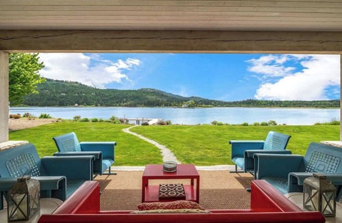 Laclede House | Stunning Flat Waterfront: Dock, Hot Tub, Yard, A/C