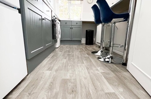 Custom House Apartment | Stunning Flat with own entrance