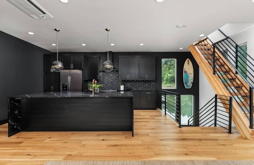 Lair Hill House | Stunning Floating Home on the Willamette River!