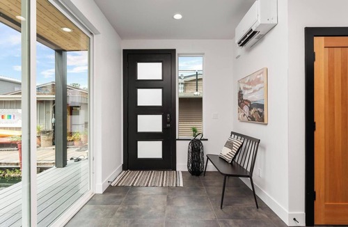 Lair Hill House | Stunning Floating Home on the Willamette River!