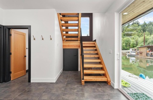 Lair Hill House | Stunning Floating Home on the Willamette River!