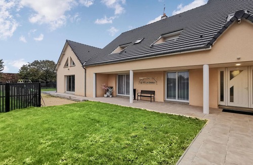La Chapelle-Vendomoise House | Stunning home in La Chapelle-Vendômoise