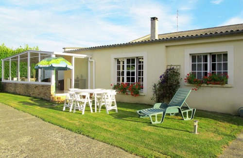 Saint-Vigor-le-Grand House | Stunning private villa for 6 guests with WIFI, TV, terrace and pets allowed