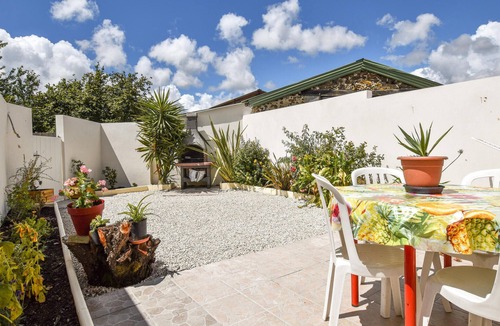 Saint-Avaugourd-des-Landes House | Stunning home in St Avaugourd Des Lande