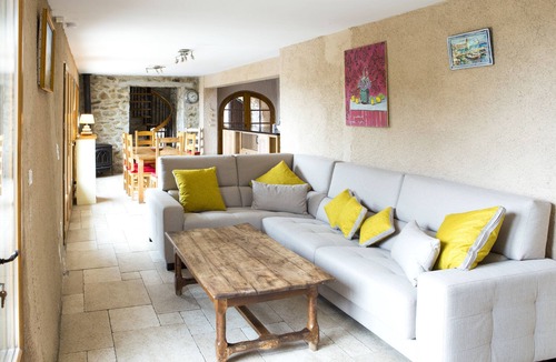 Villelongue-dels-Monts Villa | Stunning Farmhouse with Private Pool in Mediterranean setting