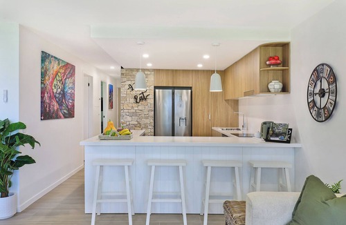 Sunshine Coast Apartment | Stunning Fully Renovated Beachfront Apartment – Belladoo, Mooloolaba