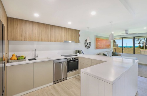 Sunshine Coast Apartment | Stunning Fully Renovated Beachfront Apartment – Belladoo, Mooloolaba