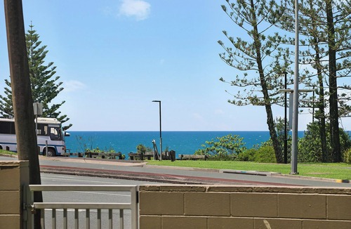 Sunshine Coast Apartment | Stunning Fully Renovated Beachfront Apartment – Belladoo, Mooloolaba