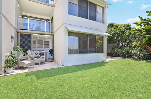 Sunshine Coast Apartment | Stunning Fully Renovated Beachfront Apartment – Belladoo, Mooloolaba