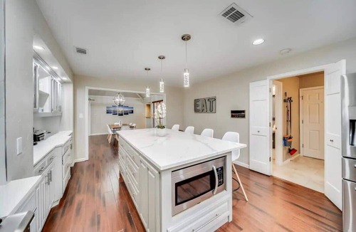 Far North Dallas House | Stunning Gables House, Basketball Court