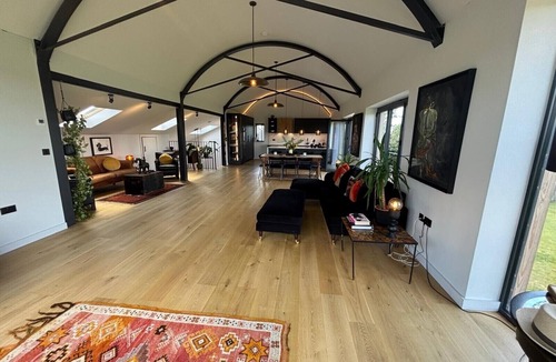 Glastonbury House | Stunning !