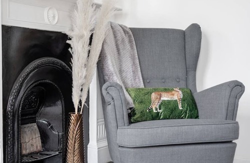 Twickenham Riverside Condo | Stunning Gem of Twickenham