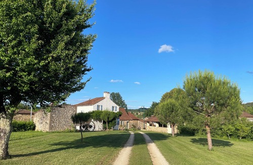 Cuzorn Cottage | Stunning Gite, private garden, large heated pool, tranquil and historic setting