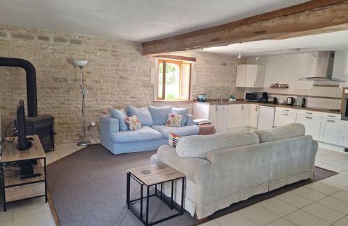 Mons House | Stunning gite With Shared Pool, Nr Matha & Cognac (first floor also available)