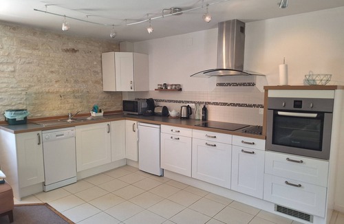 Mons House | Stunning gite With Shared Pool, Nr Matha & Cognac (first floor also available)