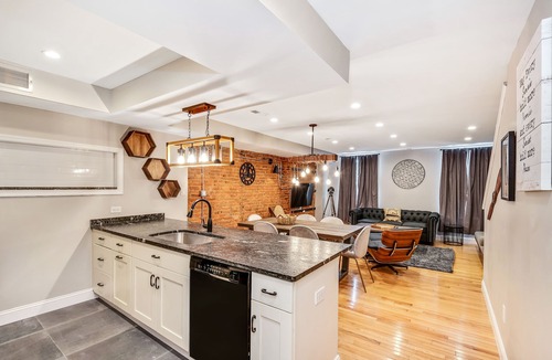 Fairmount House | Stunning & Glamorous 3BR-3BA - Sleep 10!