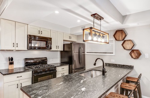 Fairmount House | Stunning & Glamorous 3BR-3BA - Sleep 10!