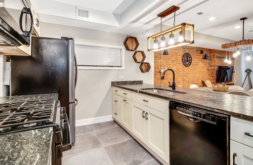 Fairmount House | Stunning & Glamorous 3BR-3BA - Sleep 10!